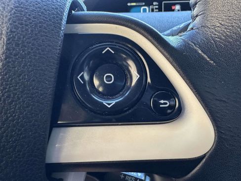 Used 2016 Toyota Prius Three image 28