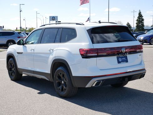 Used 2024 Volkswagen Atlas Peak Edition SE AWD/4WD image 5