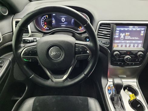 Used 2018 Jeep Grand Cherokee Laredo image 22