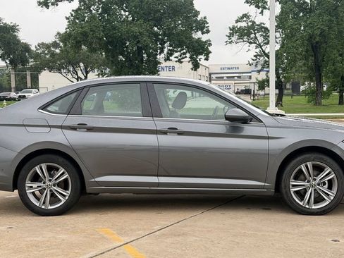 Used 2024 Volkswagen Jetta SE FWD image 6