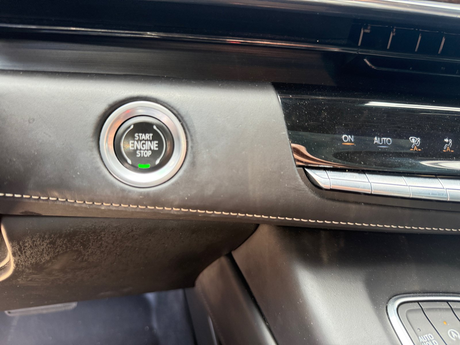 Used 2022 Cadillac Escalade Sport Platinum AWD/4WD image 19