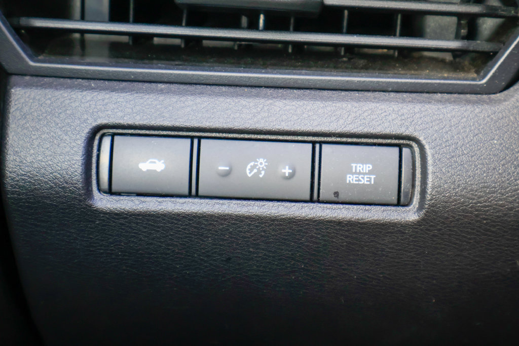 Used 2024 Nissan Altima 2.5 SV FWD image 17