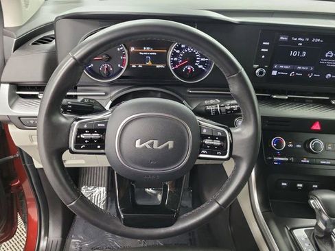 Used 2024 Kia Carnival LX FWD image 26