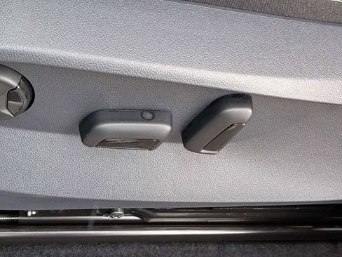 New 2026 Volkswagen Taos SE FWD image 20