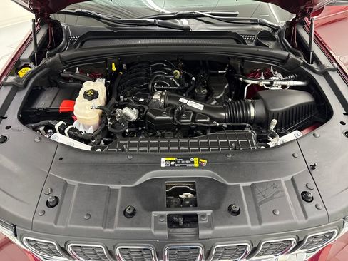 Used 2023 Jeep Grand Cherokee Laredo w/ Luxury Tech Group I image 10