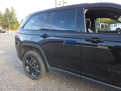 Used 2023 Jeep Grand Cherokee Altitude image 84