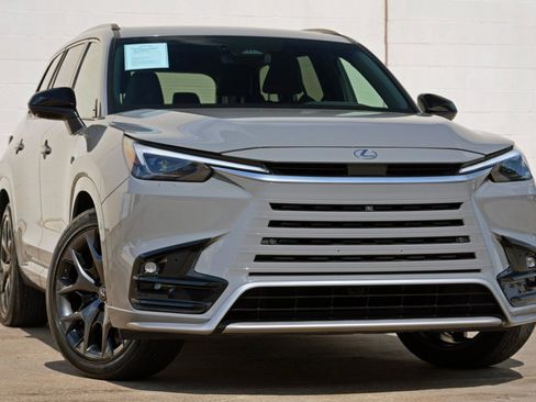 Used 2024 Lexus TX 500h AWD w/ Technology Package image 4