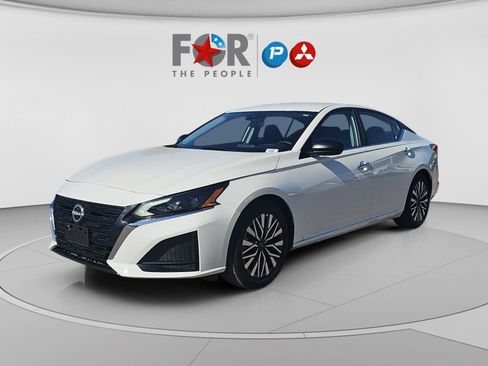 Used 2025 Nissan Altima 2.5 SV FWD image 10