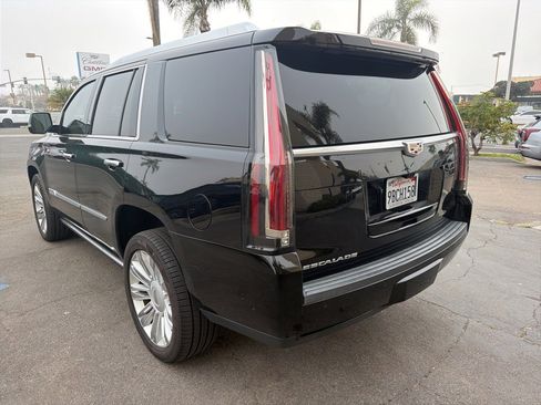 Used 2019 Cadillac Escalade Platinum image 4