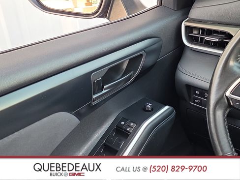 Used 2023 Toyota Highlander LE FWD image 23