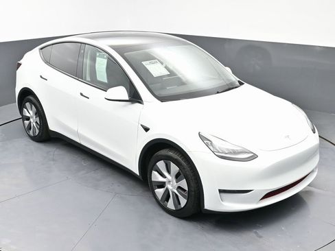 Used 2022 Tesla Model Y Long Range image 46
