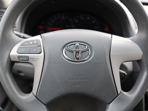 Used 2010 Toyota Camry LE image 32