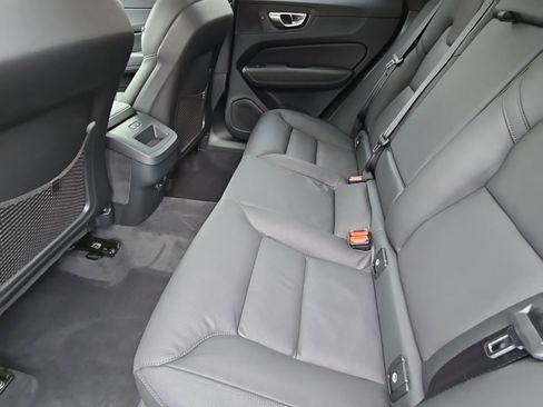 Certified 2025 Volvo XC60 B5 Plus image 9