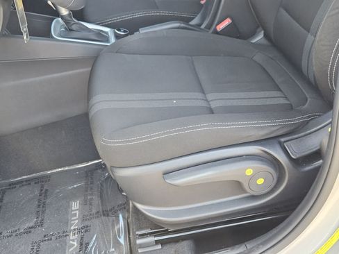 Used 2022 Hyundai Venue SEL w/ Cargo Package FWD image 21