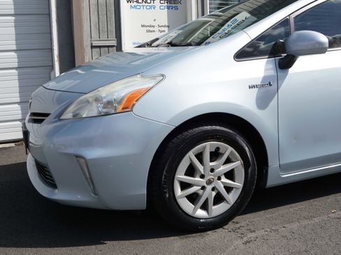 Used 2014 Toyota Prius V Three image 21