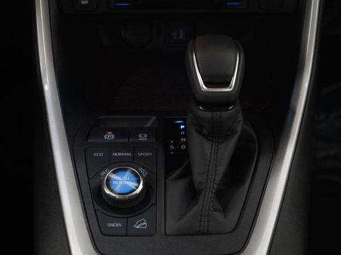 Used 2025 Toyota RAV4 Limited w/ Weather Package AWD/4WD image 17