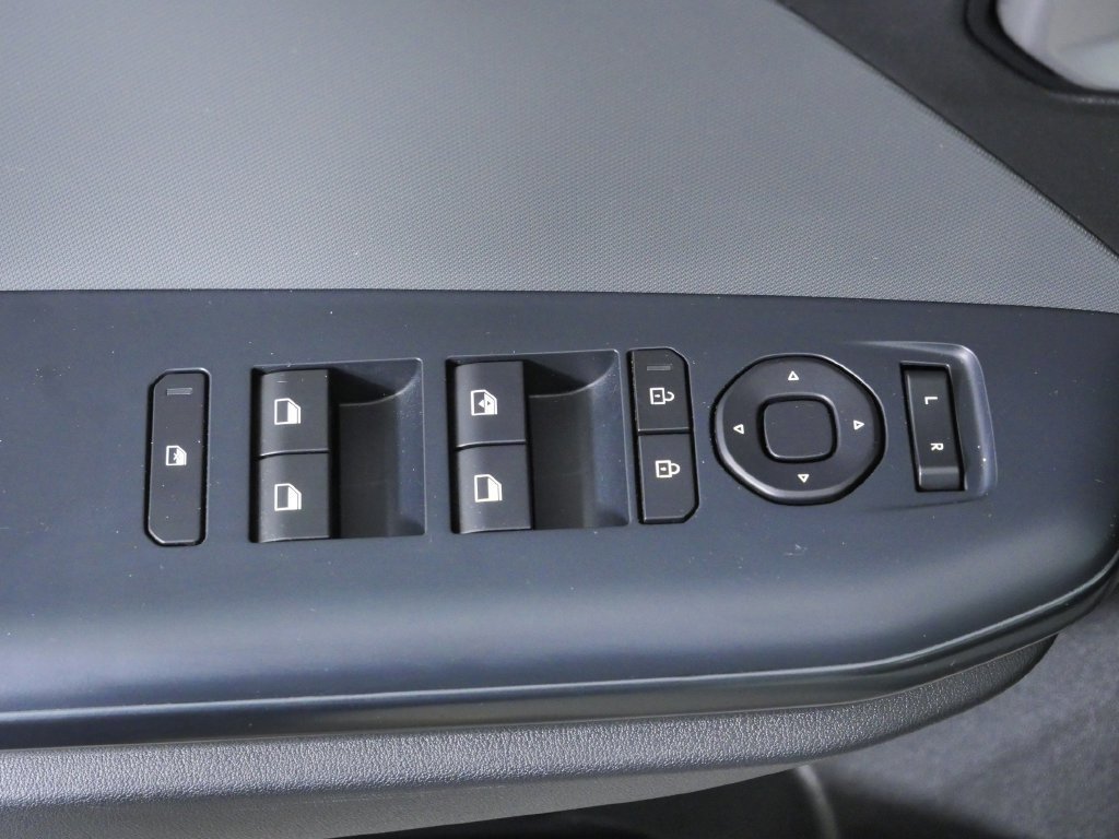 Used 2025 Kia K4 FWD image 24