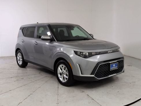 Used 2023 Kia Soul LX w/ LX Technology Package FWD image 8