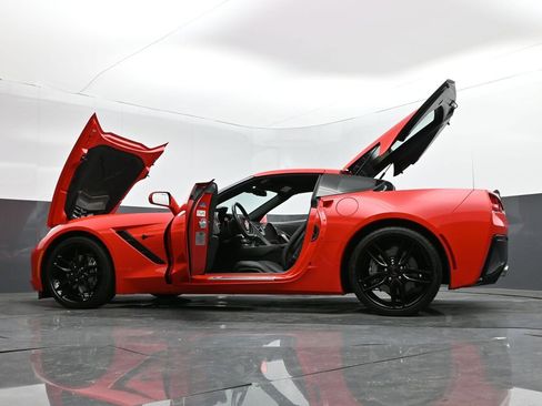 Used 2019 Chevrolet Corvette Stingray Coupe w/ Carbon Flash Badge Package image 32