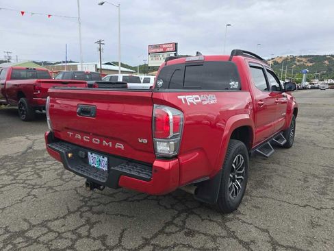 Used 2020 Toyota Tacoma TRD Sport w/ TRD Premium Sport Package AWD/4WD image 3