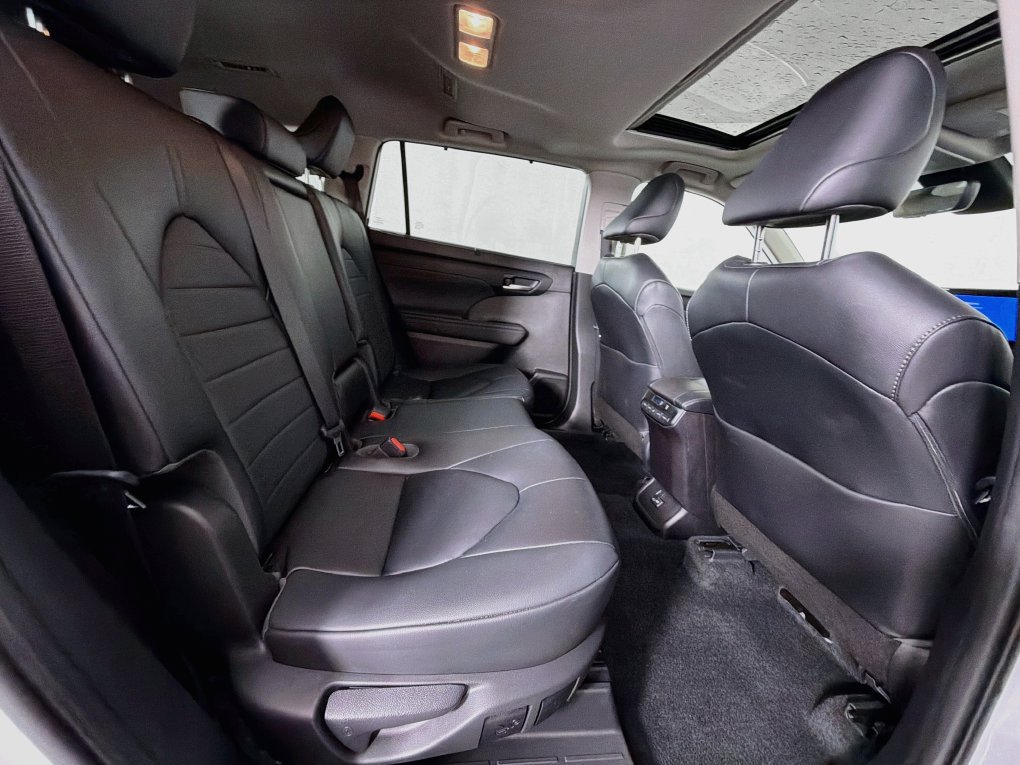 Used 2023 Toyota Highlander XLE AWD/4WD image 28