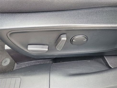 Used 2020 Ford Escape SE image 21