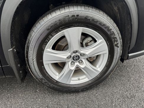 Used 2023 Toyota Highlander LE image 27