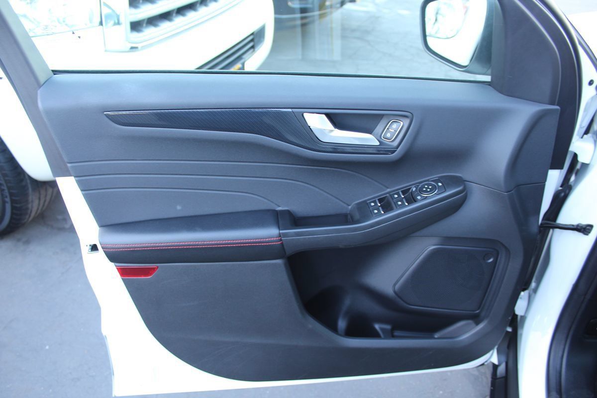 Used 2024 Ford Escape ST-Line w/ Equipment Group 301A FWD image 17