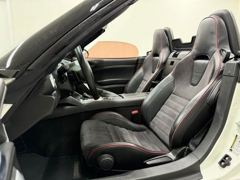 Used 2017 FIAT 124 Spider Abarth image 24