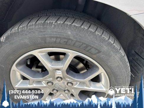 Used 2016 Dodge Charger SXT image 16