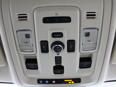 Used 2023 GMC Yukon XL Denali AWD/4WD image 18