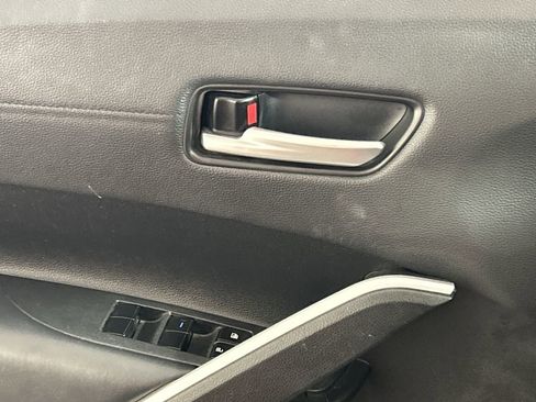 Used 2022 Toyota Corolla Cross XLE w/ Convenience Package image 20