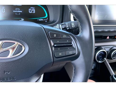 Used 2025 Hyundai Venue SEL FWD image 16