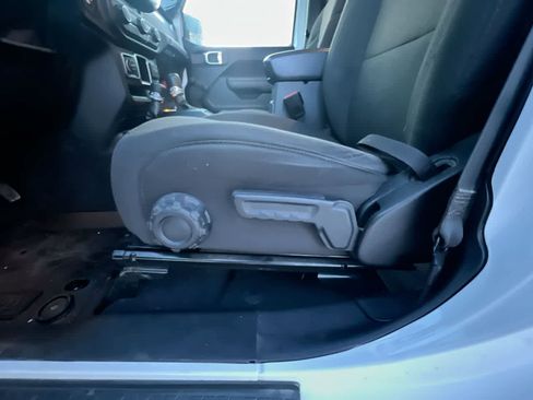 Used 2021 Jeep Wrangler Unlimited Sport image 12