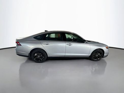 Used 2025 Honda Accord SE image 9