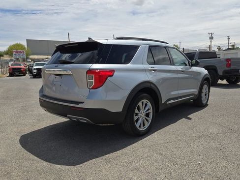Used 2022 Ford Explorer XLT w/ Equipment Group 202A AWD/4WD image 3