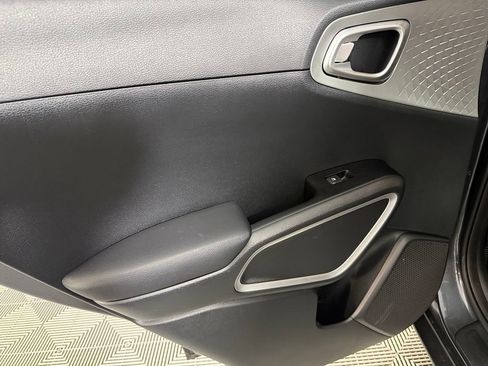 Used 2025 Kia Soul LX w/ LX Technology Package FWD image 26