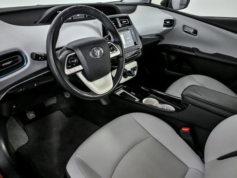 Used 2016 Toyota Prius Four image 16