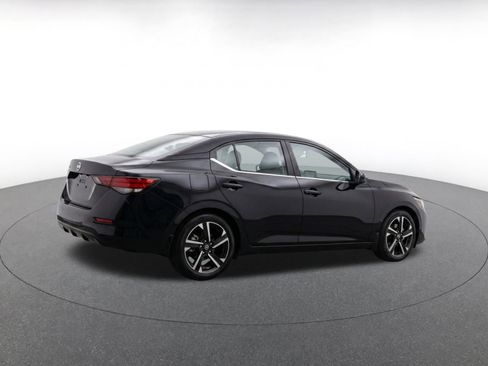Used 2025 Nissan Sentra SV FWD image 9