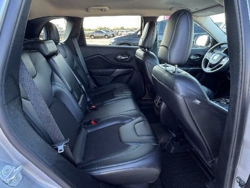 Used 2020 Jeep Cherokee Latitude Plus FWD image 27