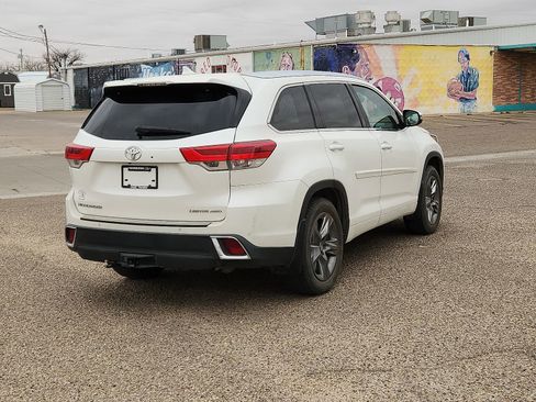 Used 2018 Toyota Highlander Limited Platinum image 4
