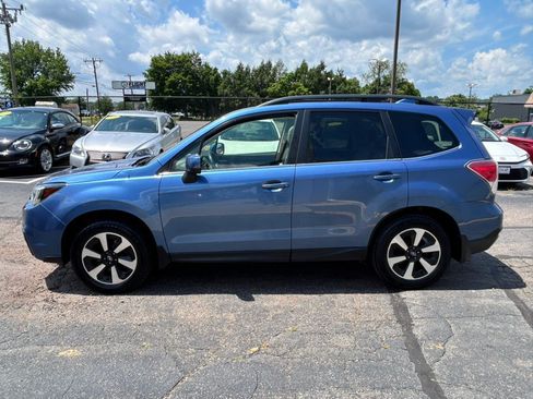 Used 2017 Subaru Forester 2.5i Limited AWD/4WD image 8