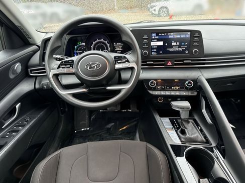 Used 2023 Hyundai Elantra Blue image 21