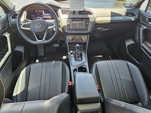 Used 2023 Volkswagen Tiguan SE w/ Panoramic Sunroof Package FWD image 17