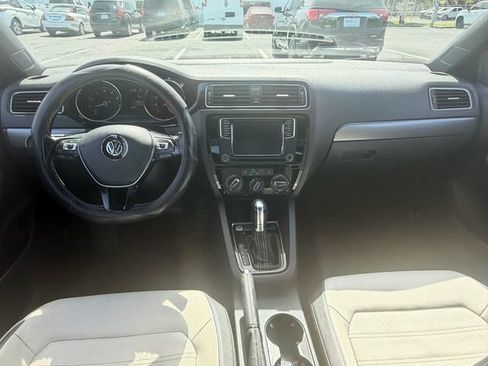 Used 2016 Volkswagen Jetta Sport FWD image 13