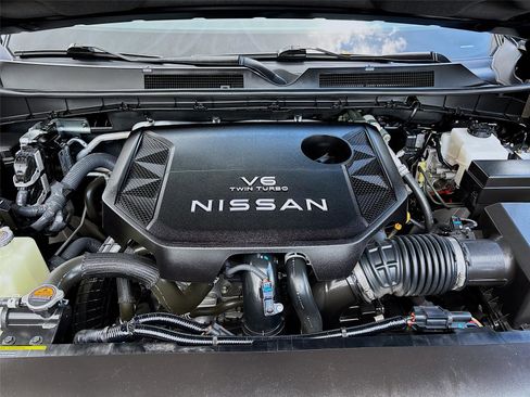 Used 2025 Nissan Armada SL AWD/4WD image 32