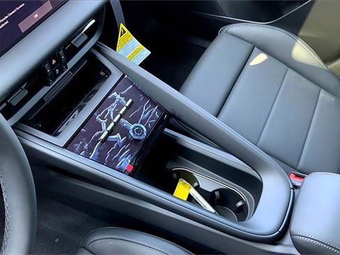 Used 2025 Porsche Macan Electric image 36