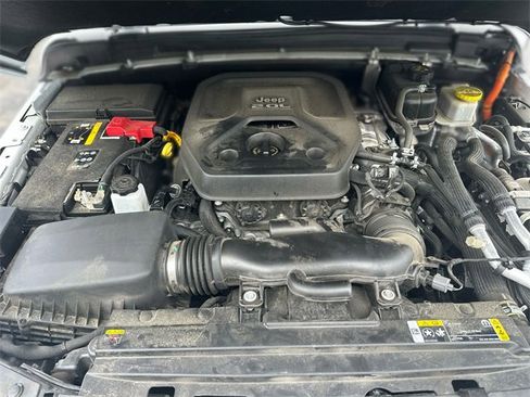 Used 2022 Jeep Wrangler Unlimited Sahara w/ Cold Weather Group image 28