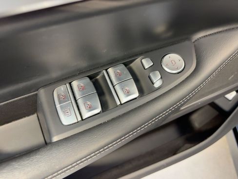 Certified 2022 BMW 740i xDrive w/ Premium Package image 12