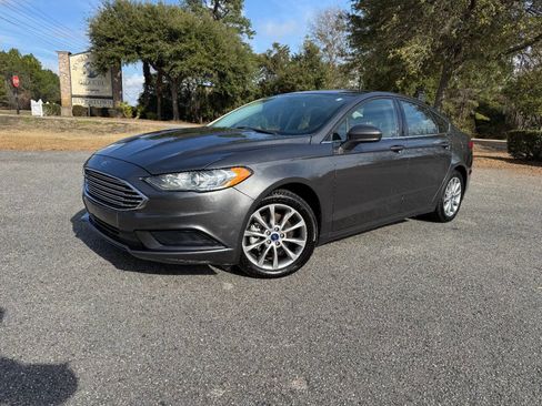 Used 2017 Ford Fusion SE w/ Fusion SE Technology Package image 28